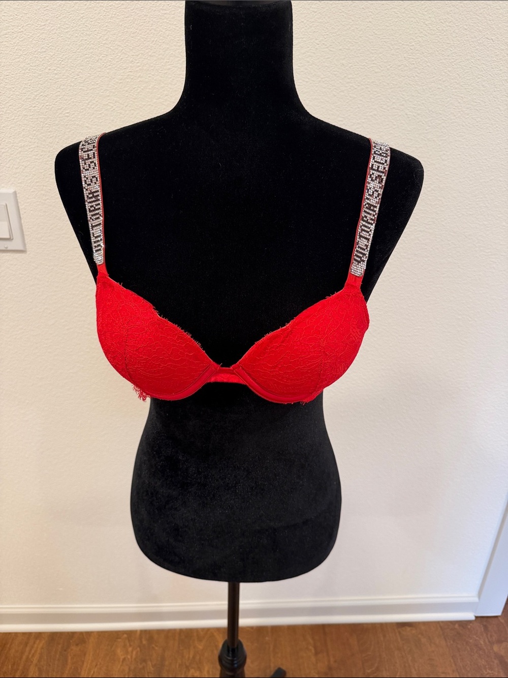 Victoria's Secret Bombshell Add 2 Cups lace push up bra red 32A